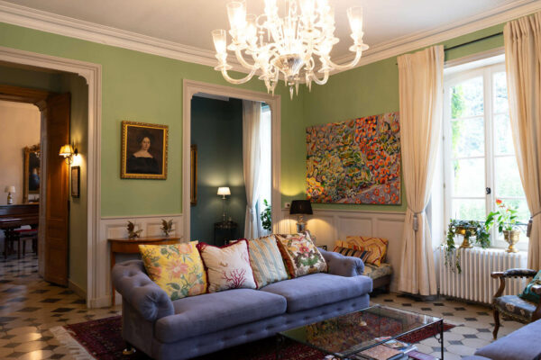 The lounge area at Chateau de Mirande