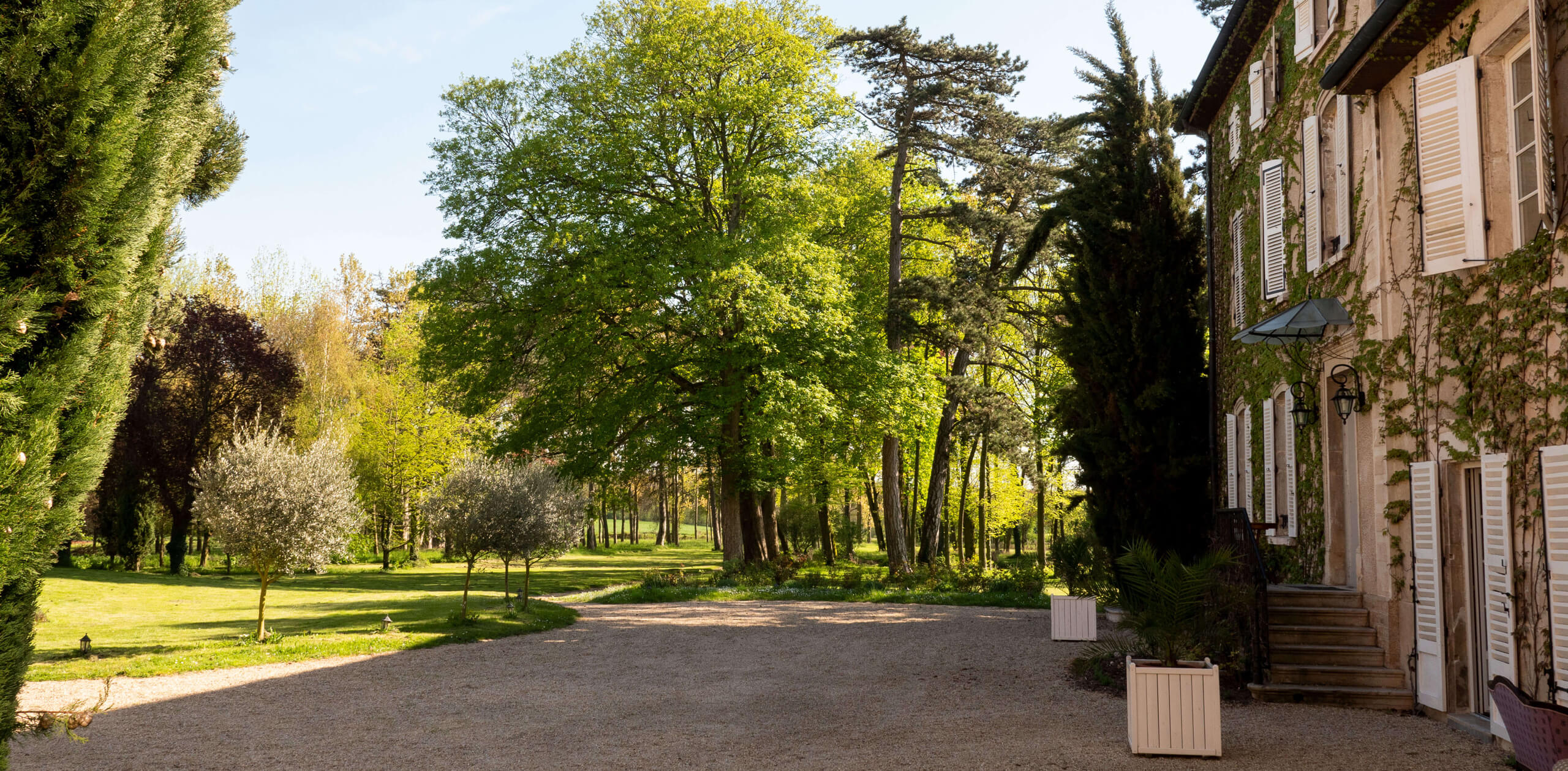 Forecourt-ChateauDeMirande